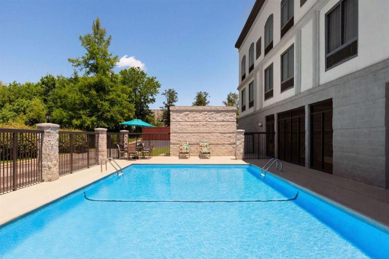 Wingate By Wyndham Montgomery Exterior photo