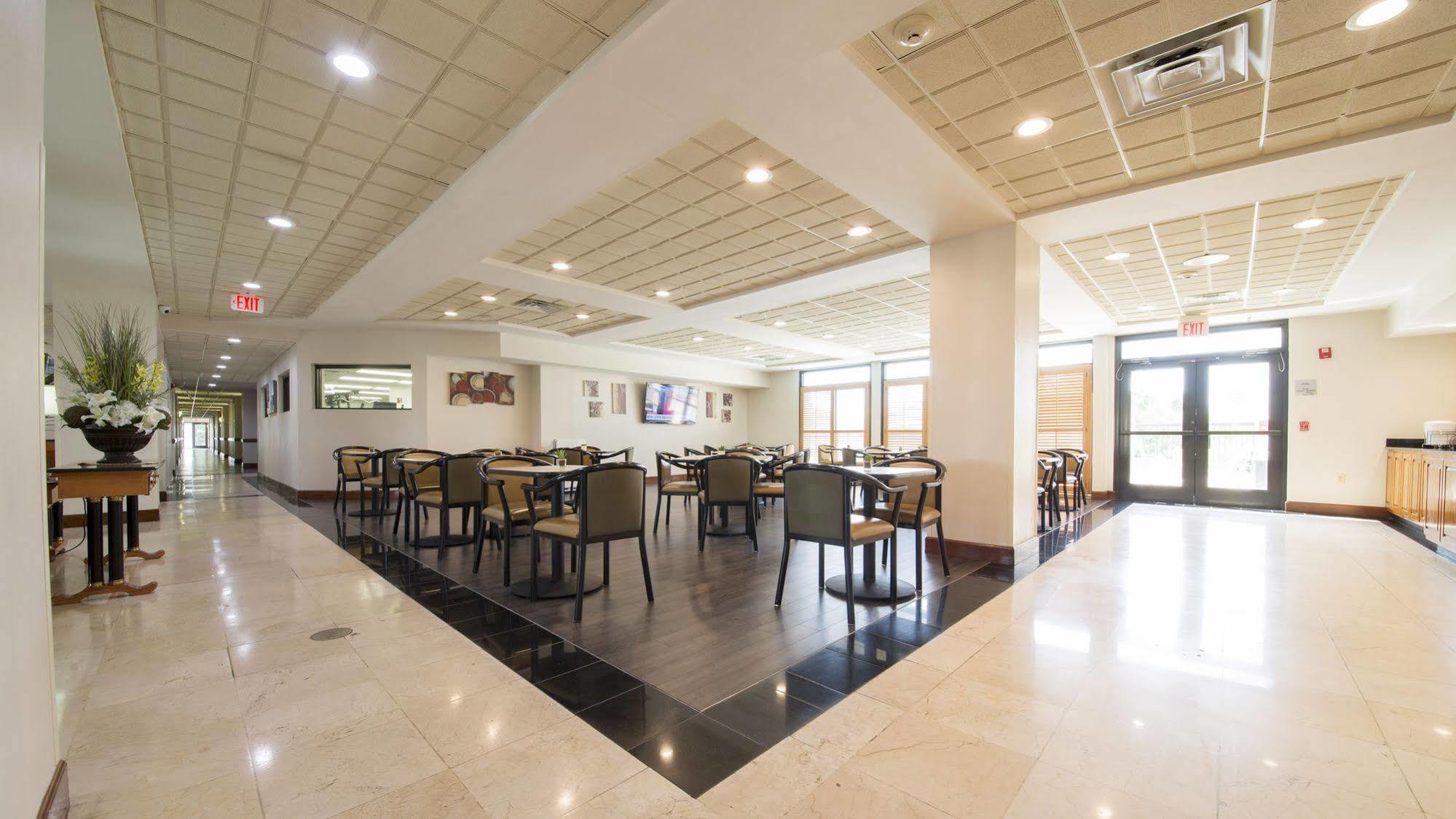 Wingate By Wyndham Montgomery Exterior photo